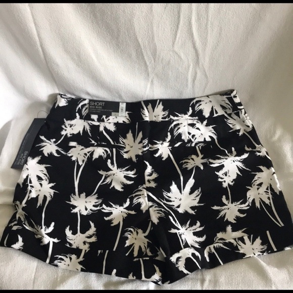 Apt. 9 Essentials Mid Rise Shorts 6 Black & White - Picture 5 of 7
